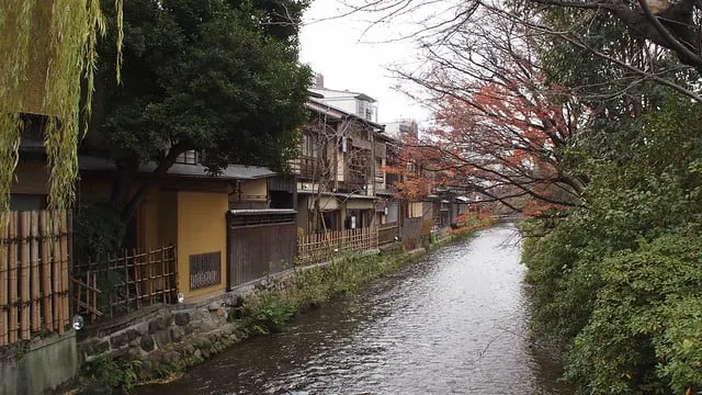 시라카와 강변의 풍경
